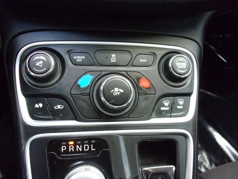 Used 2016 Chrysler 200 Limited FWD image 21