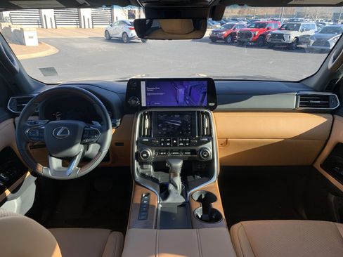 Used 2024 Lexus LX 600 4WD w/ Luxury Package image 28