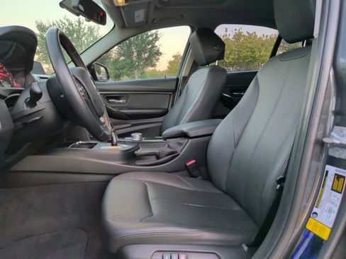 Used 2018 BMW 320i Sedan w/ Premium Package image 16