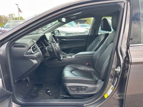 Used 2023 Toyota Camry XSE FWD image 4