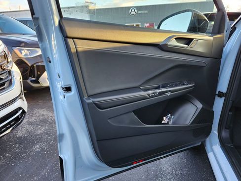 New 2026 Volkswagen Taos SE image 16