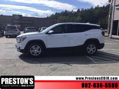 Used 2024 GMC Terrain SLE AWD/4WD image 2