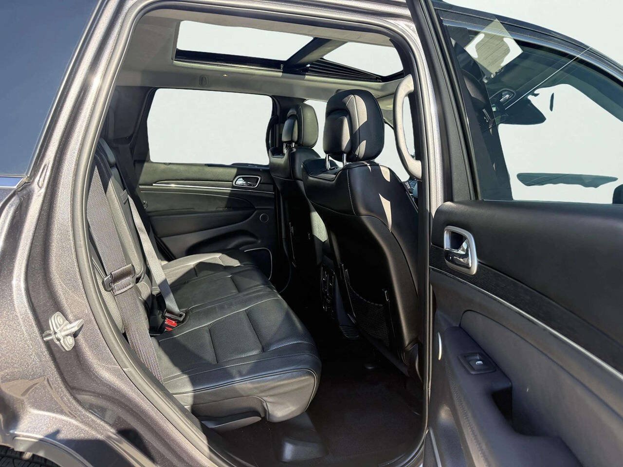 Used 2017 Jeep Grand Cherokee Summit AWD/4WD image 13
