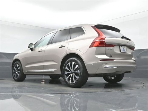 Used 2023 Volvo XC60 B5 Plus image 38