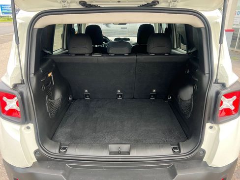 Used 2020 Jeep Renegade Latitude w/ Cold Weather Group image 33