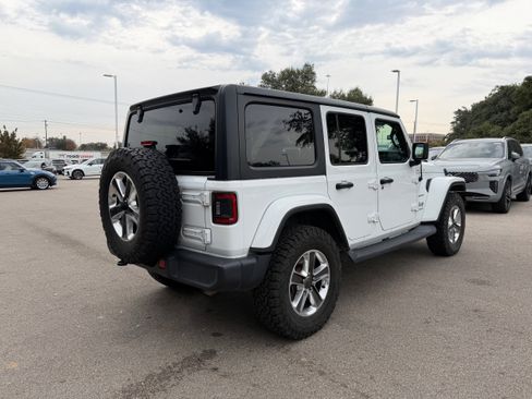 Used 2019 Jeep Wrangler Unlimited Sahara image 6