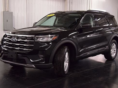 New 2026 Ford Explorer Active AWD/4WD image 3