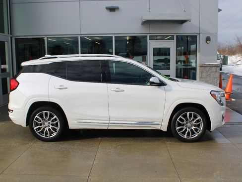 Used 2023 GMC Terrain Denali image 8