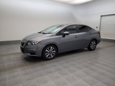 Used 2020 Nissan Versa SV image 2