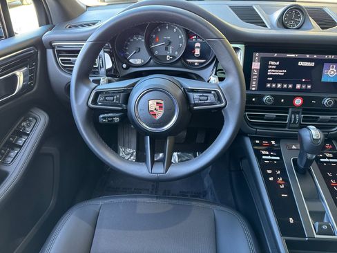 Certified 2025 Porsche Macan image 16