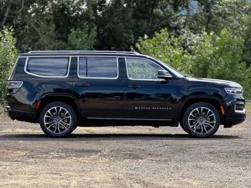 Used 2022 Jeep Grand Wagoneer Series III w/ Rear Seat Video Group 1 AWD/4WD image 8