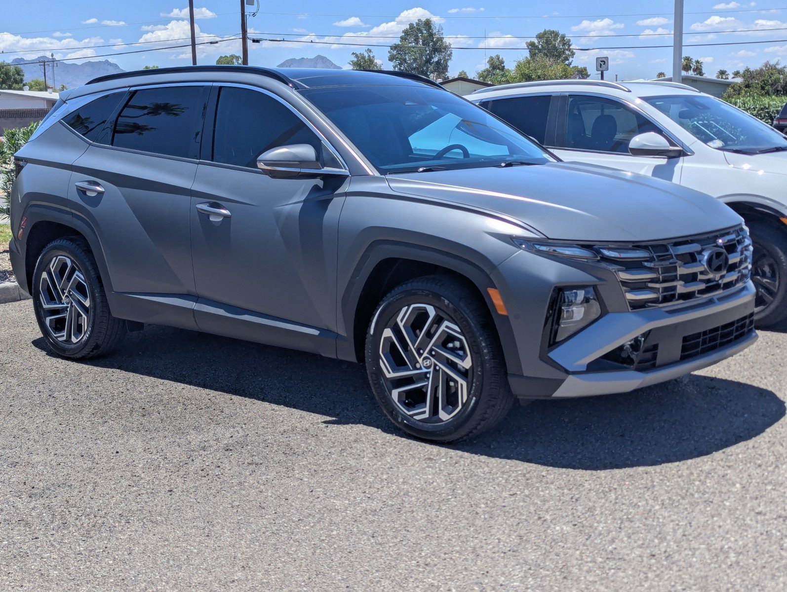 Used 2025 Hyundai Tucson Limited AWD/4WD image 1