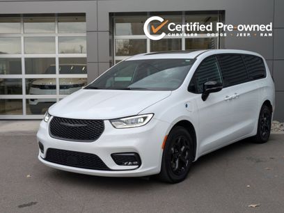 Used 2023 Chrysler Pacifica Limited w/ S Appearance Package