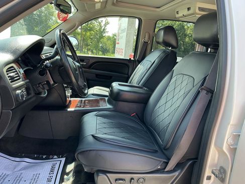 Used 2011 Chevrolet Tahoe LTZ RWD image 17