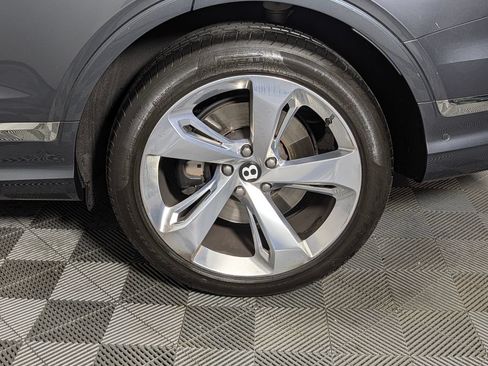 Used 2022 Bentley Bentayga AWD/4WD image 12