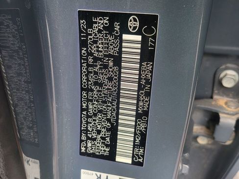 Used 2024 Toyota Prius LE FWD image 7
