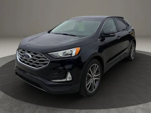 Used 2019 Ford Edge Titanium w/ Cold Weather Package AWD/4WD image 3