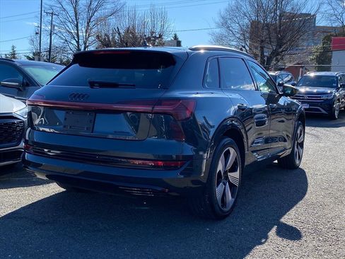 Used 2022 Audi e-tron Premium Plus image 2