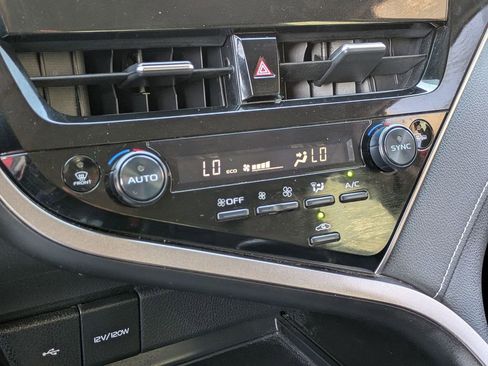 Used 2024 Toyota Camry SE image 16