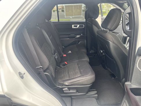 Used 2020 Ford Explorer XLT image 21