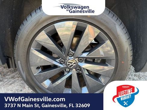 Certified 2024 Volkswagen Taos S FWD image 27