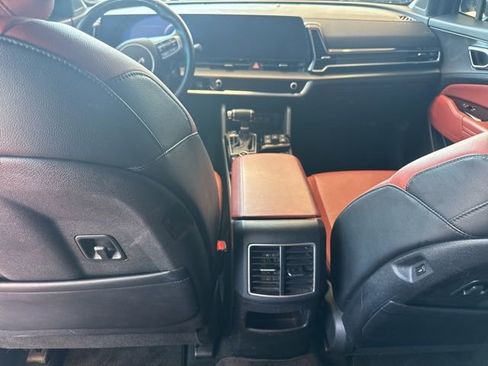 Used 2025 Kia Sportage SX image 10