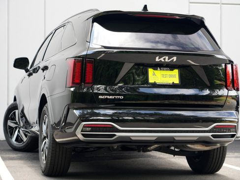 Used 2023 Kia Sorento S w/ Panoramic Sunroof Package FWD image 5