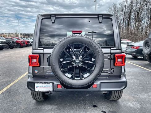 Used 2025 Jeep Wrangler Unlimited Sahara AWD/4WD image 33
