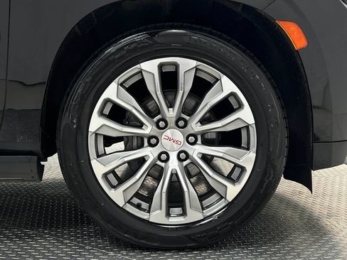 Used 2021 GMC Yukon Denali w/ Denali Premium Package AWD/4WD image 42