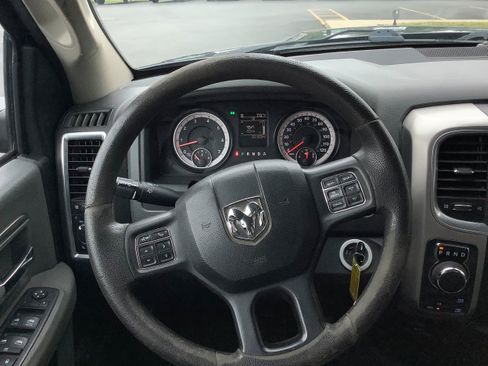 Used 2017 RAM 1500 Classic SLT AWD/4WD image 8