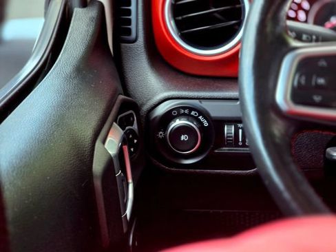 Used 2019 Jeep Wrangler Unlimited Rubicon AWD/4WD image 24