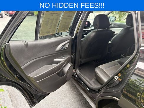 Used 2025 Chevrolet Trax LT w/ Sunroof Package FWD image 33
