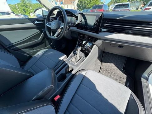 Used 2026 Volkswagen Jetta SE FWD image 26