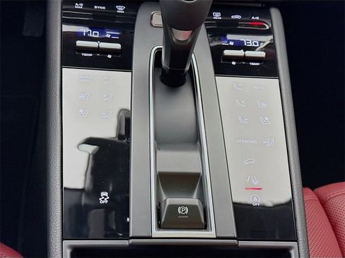 New 2026 Porsche Macan image 22