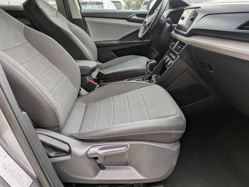 Used 2024 Volkswagen Taos SE image 25