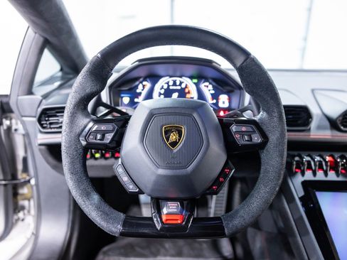 Used 2017 Lamborghini Huracan LP 610-4 AWD/4WD image 39