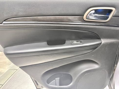 Used 2015 Jeep Grand Cherokee Overland w/ Advanced Technology Group image 17