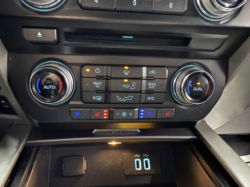 Used 2016 Ford F150 Lariat w/ Equipment Group 502A Luxury image 20