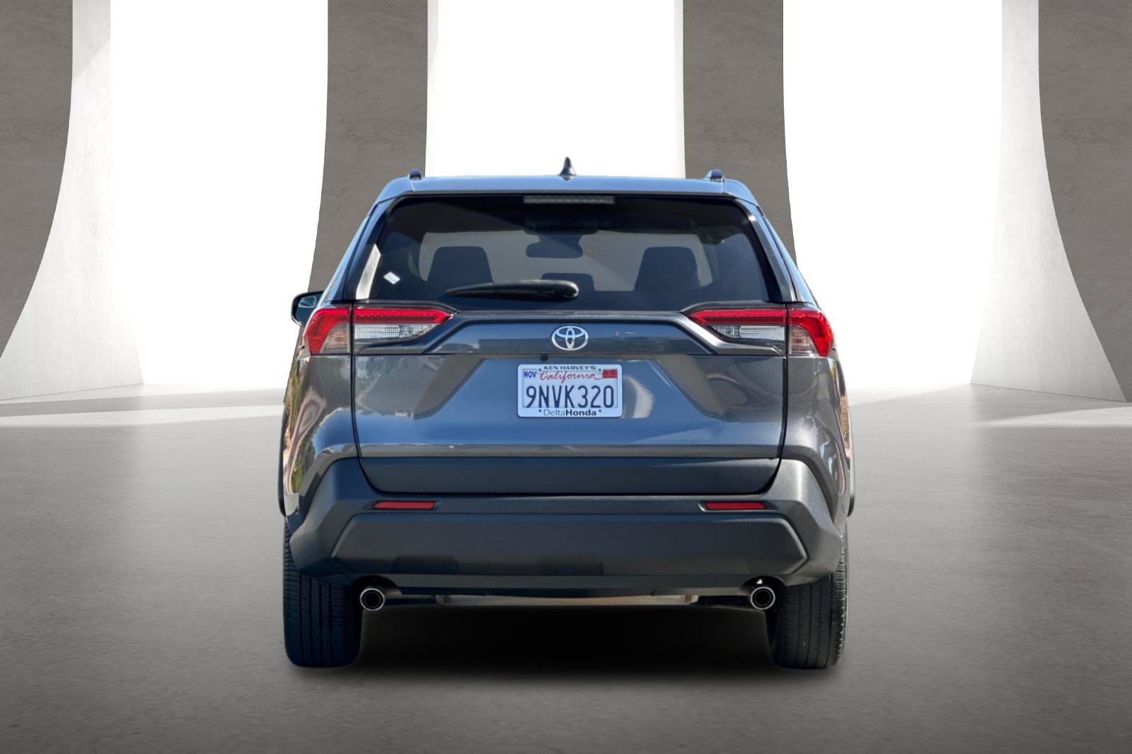 Used 2021 Toyota RAV4 LE FWD image 5