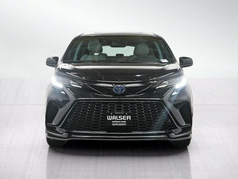 Used 2025 Toyota Sienna XSE AWD/4WD image 9