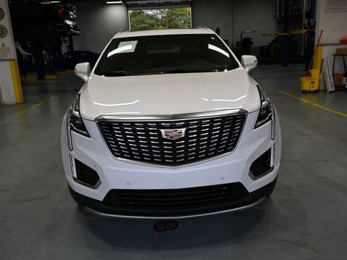 Used 2025 Cadillac XT5 Premium Luxury image 2
