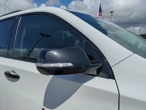Used 2020 Chevrolet Traverse Premier w/ Redline Edition FWD image 13