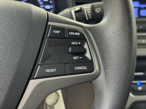 Used 2017 Hyundai Elantra SE image 29