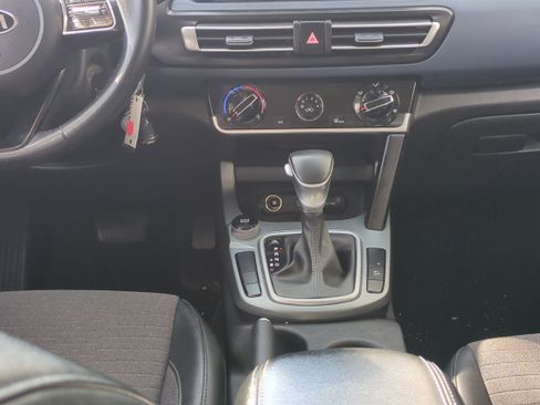 Used 2021 Kia Seltos S image 19