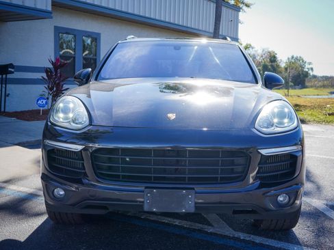 Used 2017 Porsche Cayenne S image 2