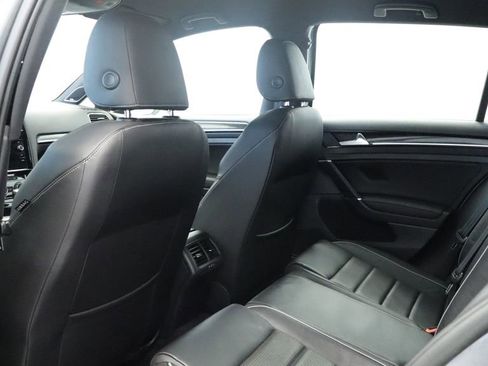 Used 2019 Volkswagen Golf R 4-Door image 18