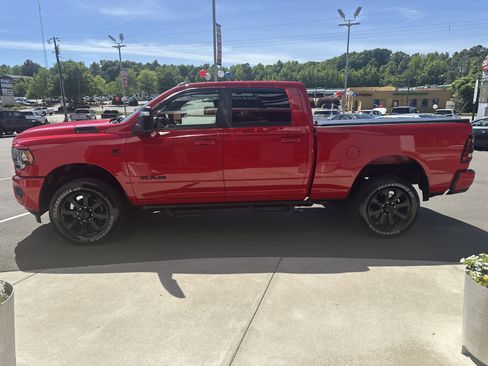 Used 2024 RAM 2500 Big Horn w/ Night Edition AWD/4WD image 5