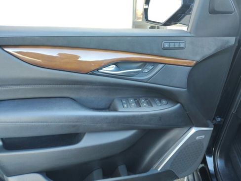 Used 2019 Cadillac Escalade Luxury image 23