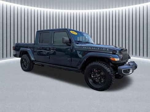 Used 2025 Jeep Gladiator Sport AWD/4WD image 1