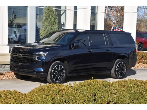 Used 2022 Chevrolet Suburban RST w/ Luxury Package image 8